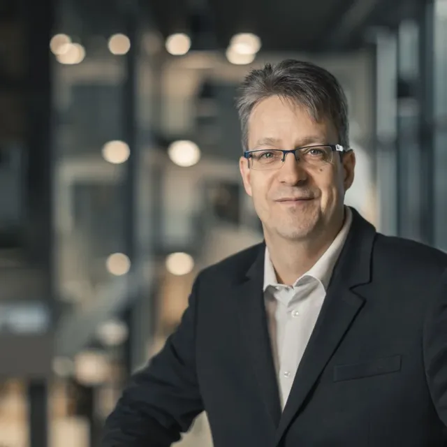Professor Jari Porras